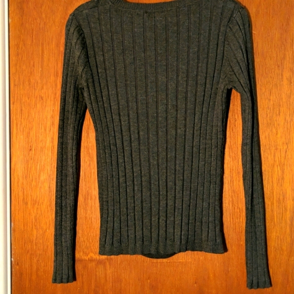 Isela ribbed and draped nice gray sweater. - Picture 4 of 4